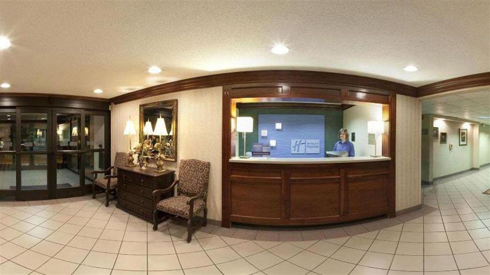 Holiday Inn Express Hotel Fort Campbell-Oak Grove By Ihg Buitenkant foto