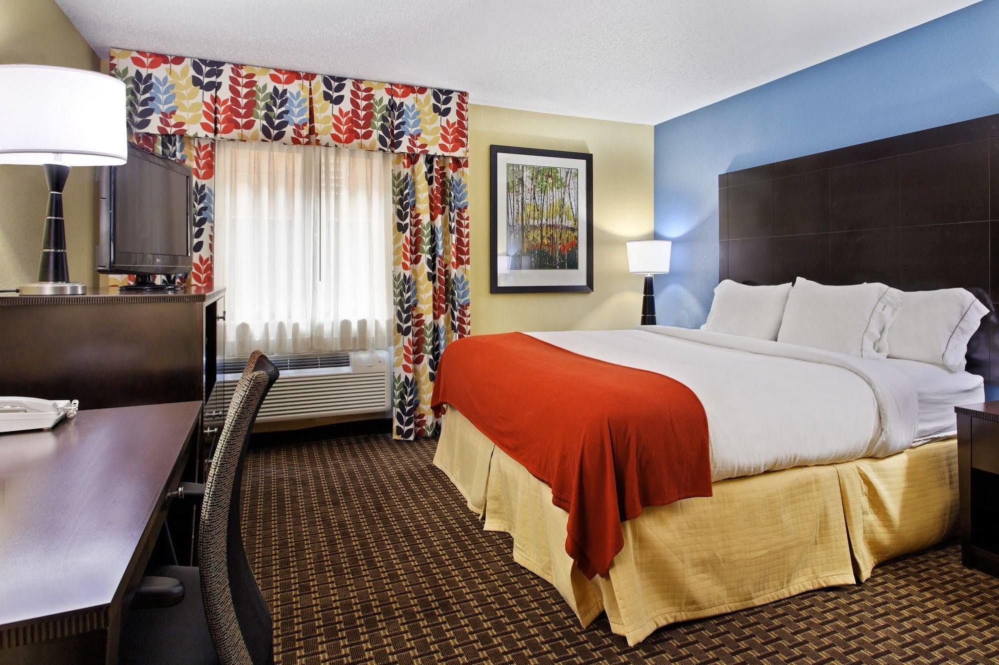 Holiday Inn Express Hotel Fort Campbell-Oak Grove By Ihg Buitenkant foto