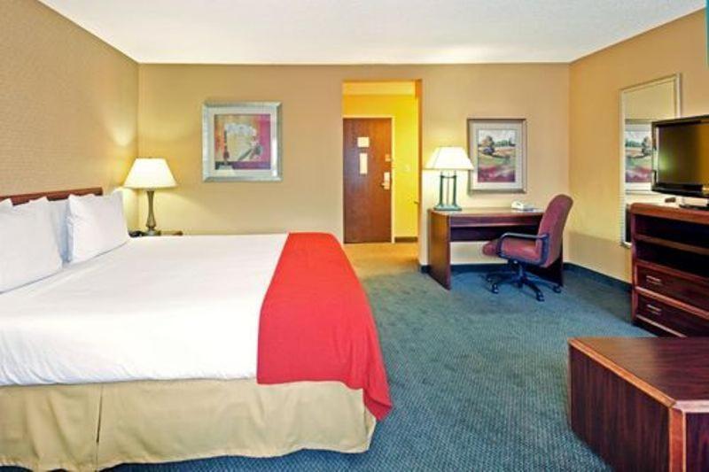Holiday Inn Express Hotel Fort Campbell-Oak Grove By Ihg Kamer foto
